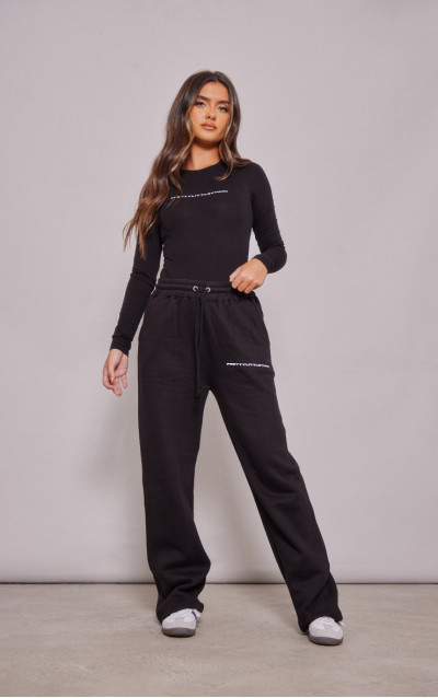 Прямі штани PRETTYLITTLETHING з чорним логотипом