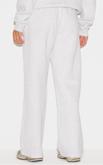 Еш -сірий Нью -Йорк вишифував широкі пробіжки на ногу