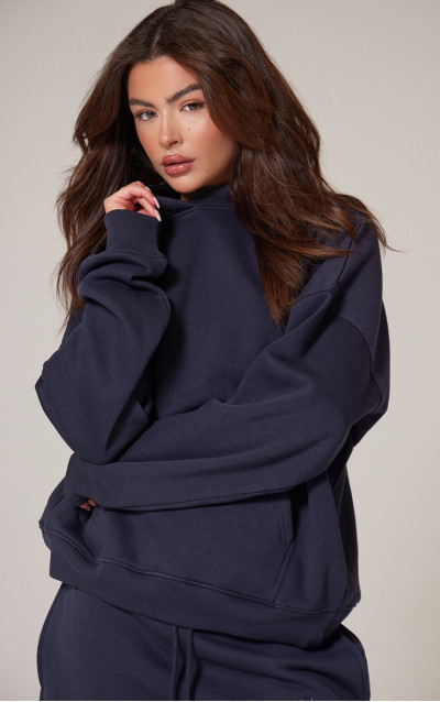 Темно-синій великий худі з принтом PRETTYLITTLETHING