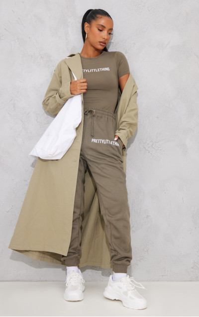 Боді PRETTYLITTLETHING з коротким рукавом і логотипом Sage Khaki