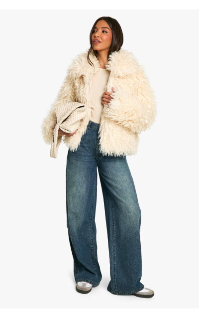 Кошлата шуба зі штучного хутра