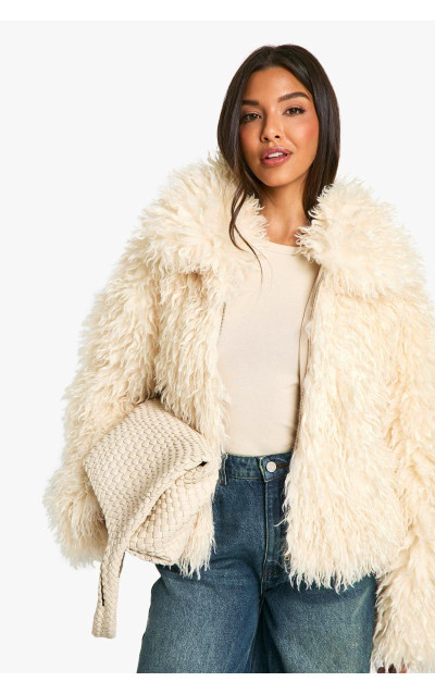 Кошлата шуба зі штучного хутра