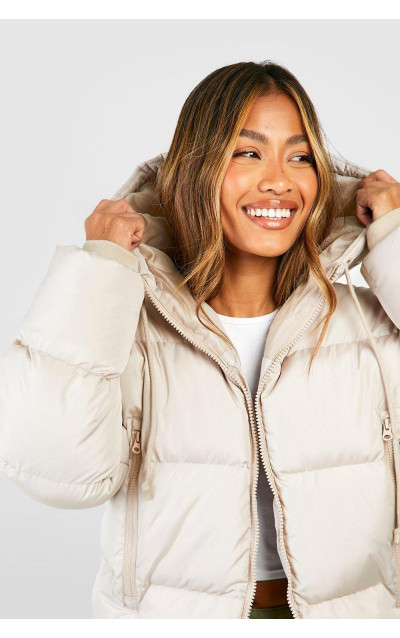 Пухова куртка з капюшоном