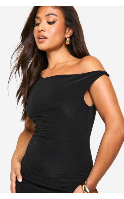 Маленька облягаюча сукня максі з поворотними плечима