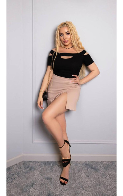 Футболка вирізи 