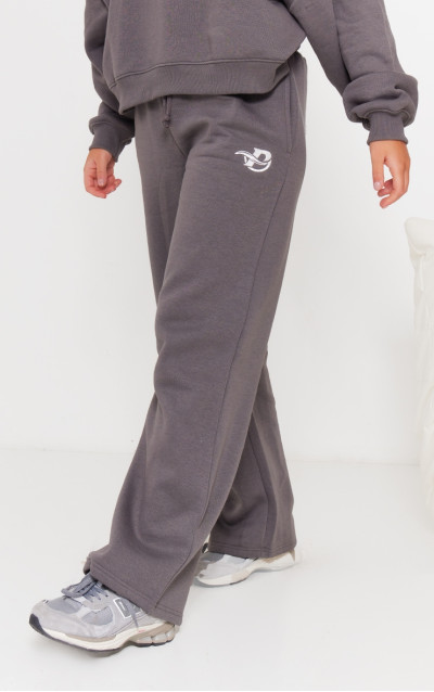 Широкі джоггери PRETTYLITTLETHING з вишитим вугільним логотипом