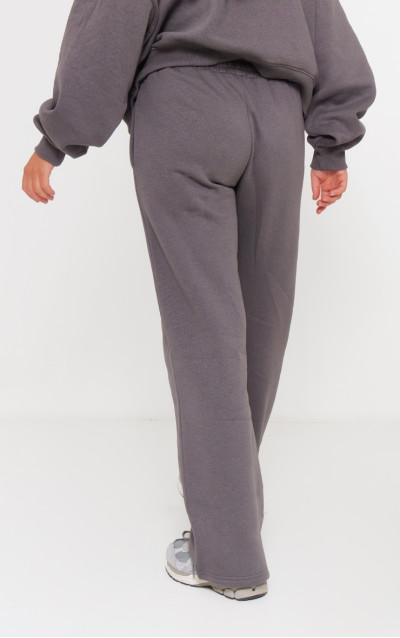 Широкі джоггери PRETTYLITTLETHING з вишитим вугільним логотипом