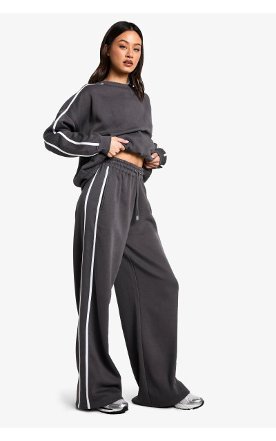 Високі широкі штани в смужку збоку