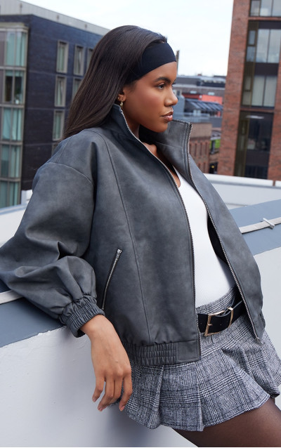 Бомбер з високою горловиною з текстурованою штучної шкіри вугільного кольору