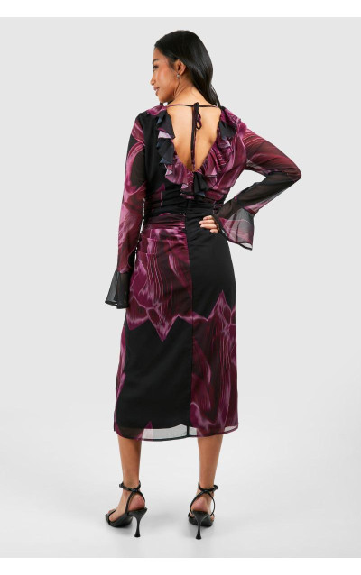 Маленька темна сукня мідаксі з рюшами та рюшами