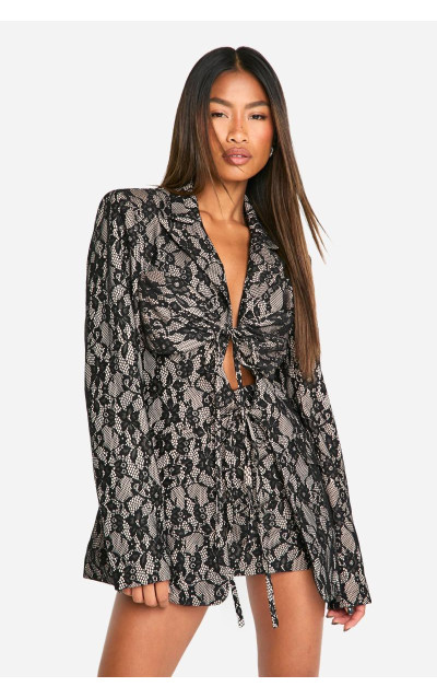 Приталений піджак із контрастною мереживною зав’язкою