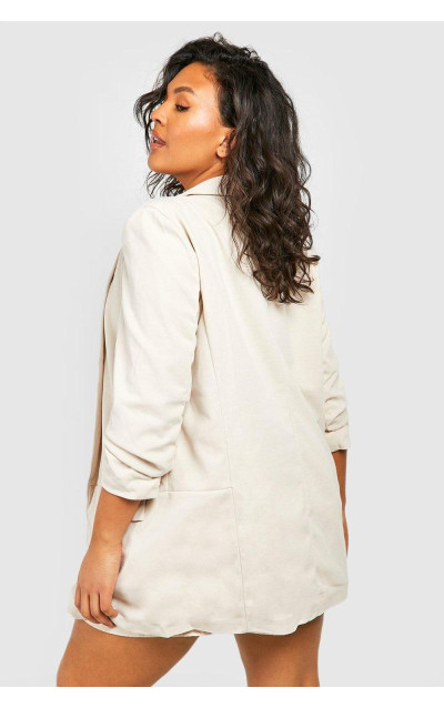 Плюс блейзер із рюшами