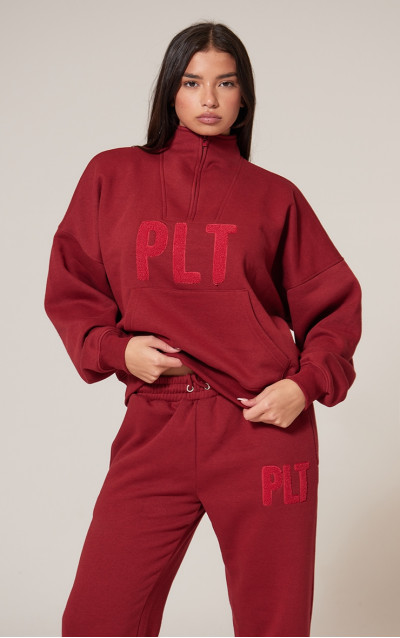 Темно-червоні джоггери з манжетами PRETTYLITTLETHING з аплікацією Borg