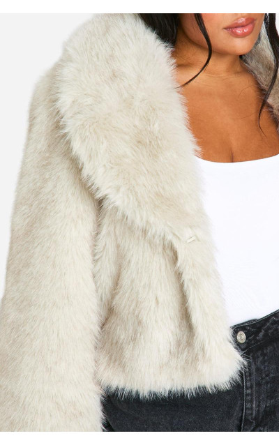 Крім того, вінтажна шуба зі штучного хутра