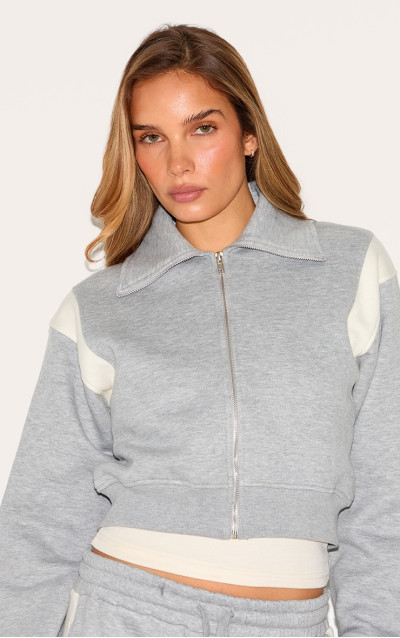 Еш -сіра контрастна панель на блискавці через комірку комірку