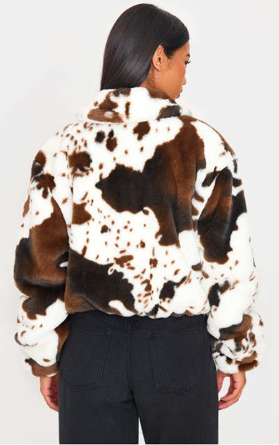 Біла куртка на блискавці зі штучним хутром корови