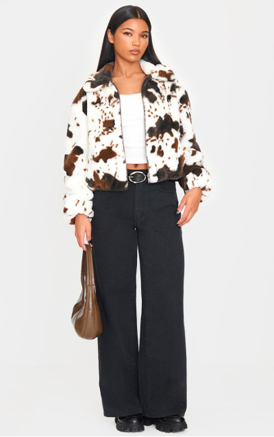 Біла куртка на блискавці зі штучним хутром корови