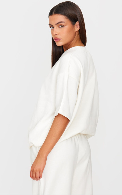 Великий світшот з короткими рукавами PRETTYLITTLETHING кремового кольору