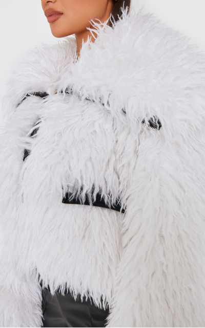 Кремова куртка на блискавці з кучерявим штучним хутром і контрастною обробкою з поліуретану